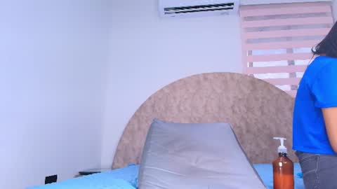 Snapshot of _aniisha_ chatting on July 9, 7:18 pm Any online show from July 9, 7:18 pm