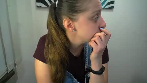 Snapshot of _annabelle_lee chatting on July 29, 6:22 am Anna online show from July 29, 6:22 am