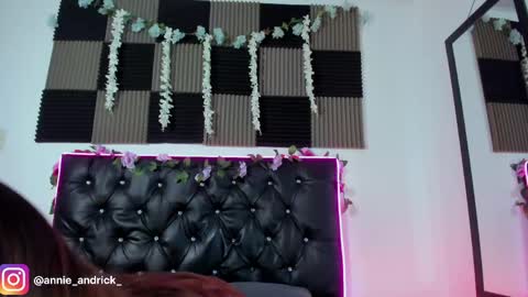 Annie Andrick online show from April 15, 11:17 am