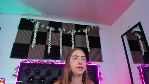 Annie Andrick online show from May 20, 10:10 am