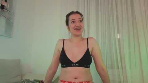 Anna online show from December 19, 9:33 pm