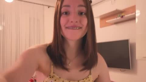 Snapshot of _annieone chatting on April 21, 9:59 am Anna online show from April 21, 9:59 am