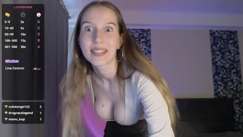 Snapshot of _annymars_ chatting on April 7, 6:58 am Anny online show from April 7, 6:58 am