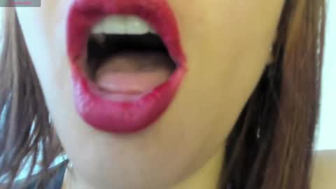 Snapshot of _antomouth_paradise chatting on May 6, 4:34 pm antonia online show from May 6, 4:34 pm