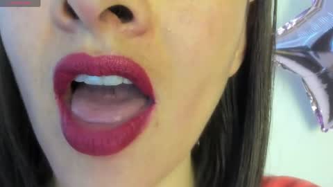 Snapshot of _antomouth_paradise chatting on June 5, 10:26 pm antonia online show from June 5, 10:26 pm