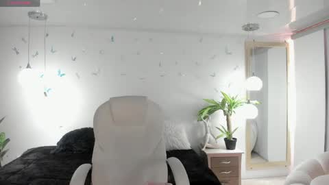 antonnela online show from April 15, 2:24 pm