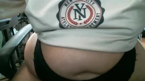 Snapshot of _ari_gato_ chatting on December 22, 6:38 pm vero online show from December 22, 6:38 pm