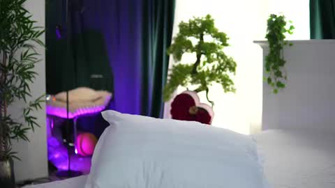 Arielle online show from June 24, 6:23 am
