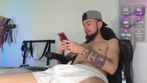 Snapshot of _aronm chatting on July 2, 8:04 pm AronM online show from July 2, 8:04 pm