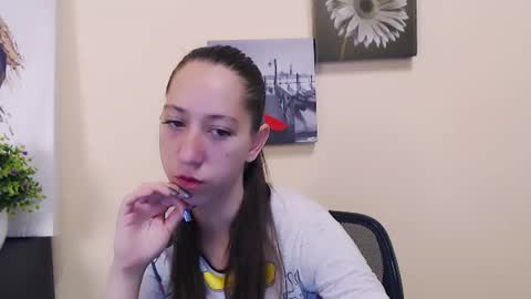 Snapshot of _astraia_ chatting on June 19, 6:18 am _astraia_ online show from June 19, 6:18 am