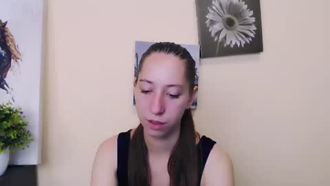 Snapshot of _astraia_ chatting on June 25, 6:18 am _astraia_ online show from June 25, 6:18 am
