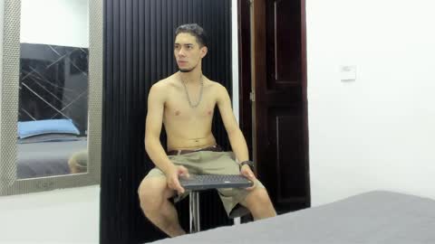 Snapshot of _axel_09 chatting on April 14, 3:56 am _axel_09 online show from April 14, 3:56 am