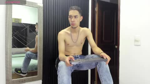 Snapshot of _axel_09 chatting on May 23, 4:18 am _axel_09 online show from May 23, 4:18 am