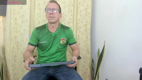 Snapshot of _axelking1_ chatting on June 22, 11:40 am Axel online show from June 22, 11:40 am