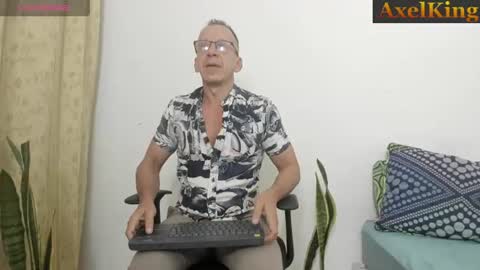 Snapshot of _axelking1_ chatting on July 16, 11:38 am Axel online show from July 16, 11:38 am