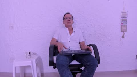 _axelking_ online show from February 20, 11:32 am