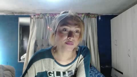 Snapshot of _azalea_65 chatting on October 13, 7:47 pm _azalea_65 online show from October 13, 7:47 pm