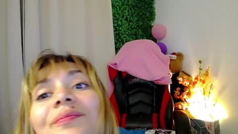 Snapshot of _babieswink chatting on January 6, 8:23 pm _babieswink online show from January 6, 8:23 pm