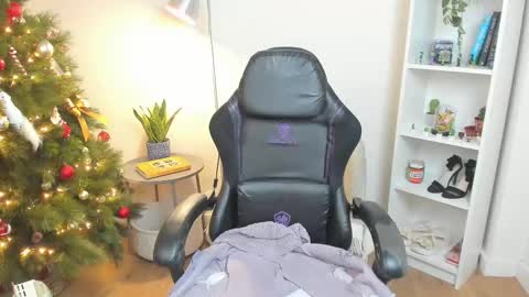 Bella Evans online show from December 18, 6:19 am