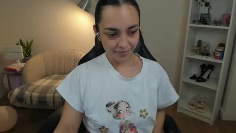 Snapshot of _bellaevans_ chatting on April 20, 4:37 am Bella Evans online show from April 20, 4:37 am