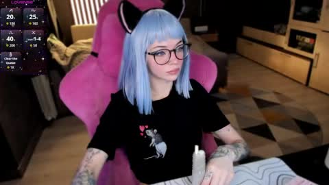 Snapshot of _black_fox__ chatting on April 20, 12:02 am Olivia Subscribe to my Fansly - online show from April 20, 12:02 am
