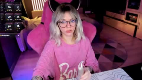 Snapshot of _black_fox__ chatting on April 21, 11:29 pm Olivia Subscribe to my Fansly - online show from April 21, 11:29 pm