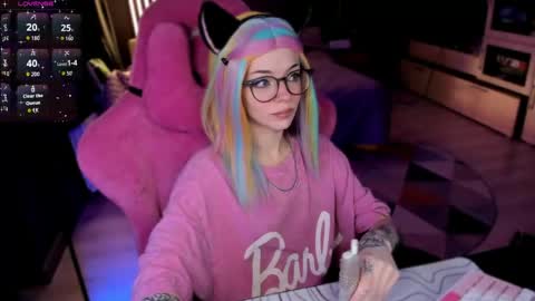 Snapshot of _black_fox__ chatting on April 26, 12:30 am Olivia Subscribe to my Fansly - online show from April 26, 12:30 am