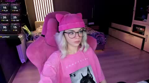 Snapshot of _black_fox__ chatting on May 22, 11:21 pm Olivia Subscribe to my Fansly - online show from May 22, 11:21 pm