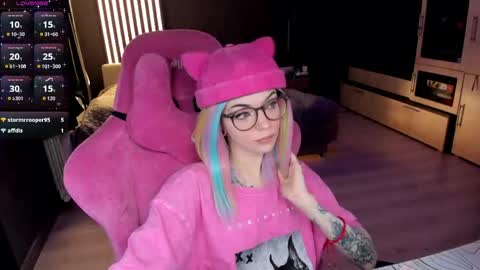 Snapshot of _black_fox__ chatting on May 30, 12:41 am Olivia Subscribe to my Fansly - online show from May 30, 12:41 am