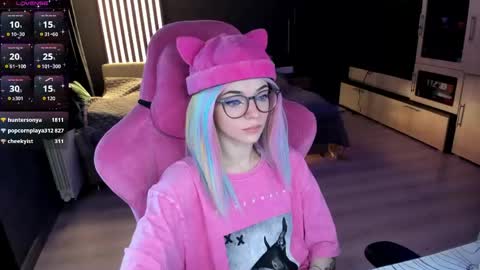Snapshot of _black_fox__ chatting on June 2, 2:24 am Olivia Subscribe to my Fansly - online show from June 2, 2:24 am