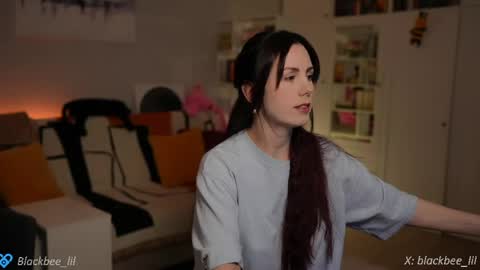 Snapshot of _blackbee_ chatting on May 26, 5:20 pm Lili online show from May 26, 5:20 pm