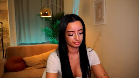 Pearl online show from March 10, 5:29 pm