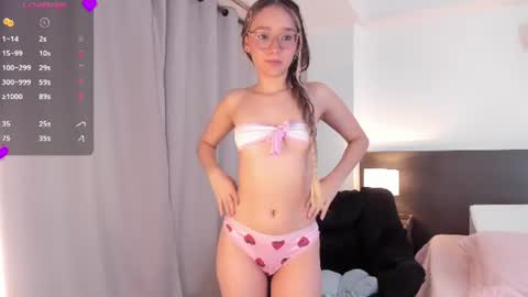 Snapshot of _bleuelune chatting on July 22, 1:08 am Mary online show from July 22, 1:08 am