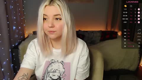 Snapshot of _blonde_barbie_ chatting on December 11, 7:57 pm Elizabeth online show from December 11, 7:57 pm