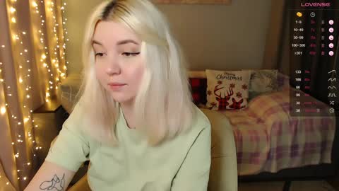 Snapshot of _blonde_barbie_ chatting on January 3, 4:48 pm Elizabeth online show from January 3, 4:48 pm