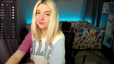 Snapshot of _blonde_barbie_ chatting on January 18, 6:34 am Elizabeth online show from January 18, 6:34 am