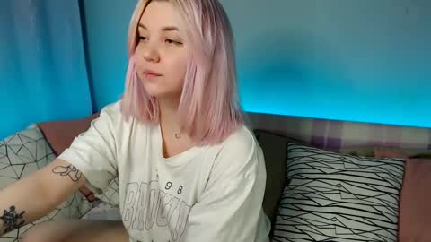 Snapshot of _blonde_barbie_ chatting on February 21, 11:55 am Elizabeth online show from February 21, 11:55 am