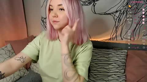 Snapshot of _blonde_barbie_ chatting on March 4, 9:11 pm Elizabeth online show from March 4, 9:11 pm