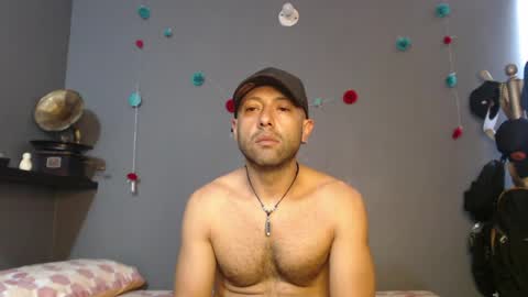 Snapshot of _bonnie__and_clyde chatting on June 5, 8:14 pm _bonnie__and_clyde online show from June 5, 8:14 pm