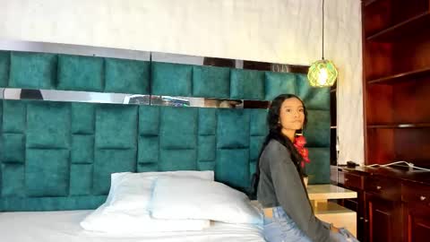 _bonnyandclyde online show from February 2, 1:10 pm