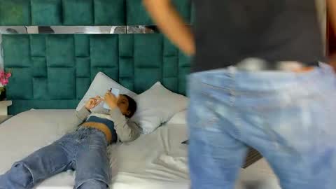 _bonnyandclyde online show from April 9, 1:27 pm