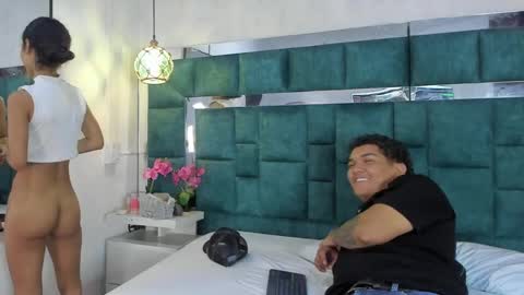 _bonnyandclyde online show from April 12, 1:27 pm