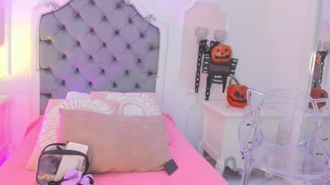 Brenda  online show from November 1, 8:00 pm