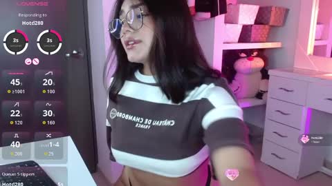 Snapshot of _camilaaaa__ chatting on September 24, 2:20 pm online show from September 24, 2:20 pm