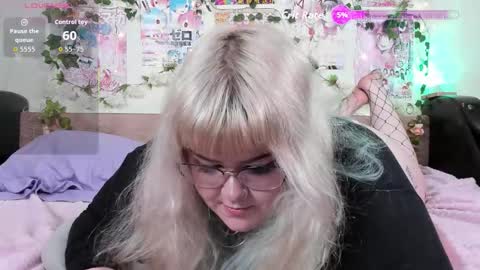 _candym1lky_ online show from March 8, 7:45 am