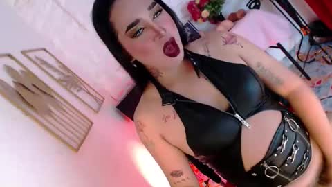 Caroline online show from December 4, 6:44 am