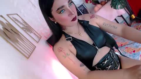 Caroline online show from December 19, 7:04 am