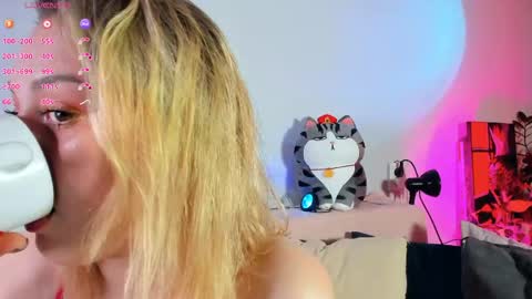 Snapshot of _ccrystaa_ chatting on May 27, 9:06 am Christina Chris online show from May 27, 9:06 am