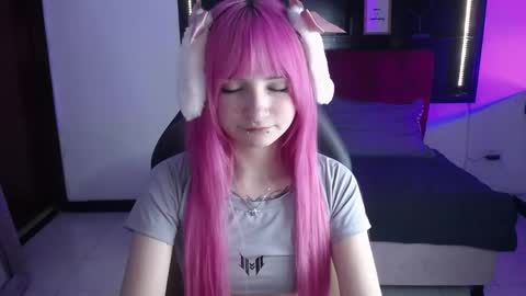Snapshot of _charlotte_collins_ chatting on April 21, 3:17 pm _charlotte_collins_ online show from April 21, 3:17 pm