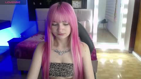Snapshot of _charlotte_collins_ chatting on May 5, 3:53 pm _charlotte_collins_ online show from May 5, 3:53 pm